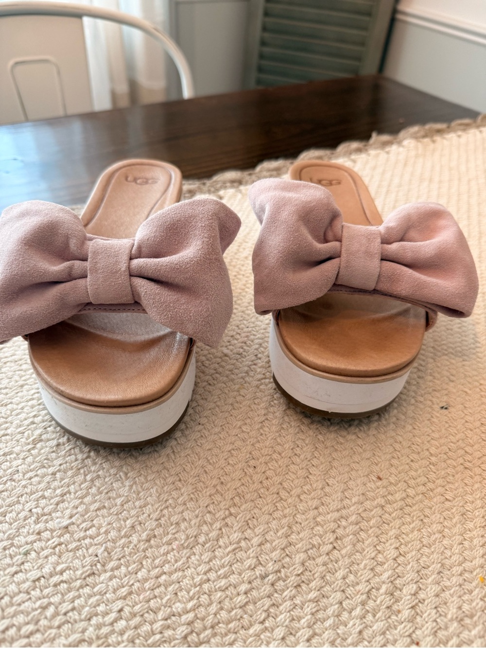 UGG Joan platform with seashell pink suede bow Sz 6